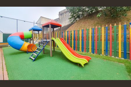 Casa de condomínio à venda com 200m², 3 quartos e 2 vagas Casa de condomínio à venda com 200m², 3 quartos e 2 vagasÁrea comum - Playground