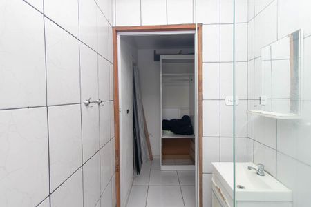 Banheiro de casa para alugar com 1 quarto, 40m² em Vila Guilherme, São Paulo
