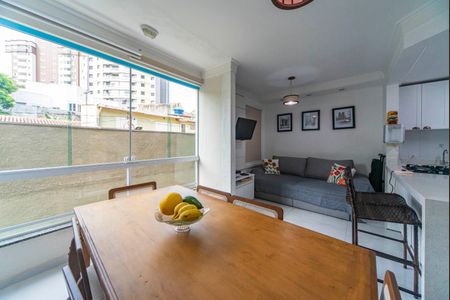 Casa de condomínio à venda com 104m², 2 quartos e 2 vagasSala