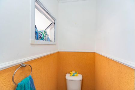 Casa de condomínio à venda com 104m², 2 quartos e 2 vagasLavabo