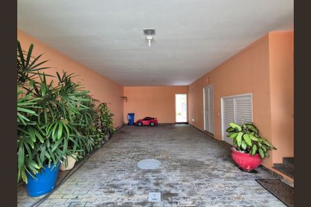 Casa de condomínio para alugar com 1000m², 5 quartos e 4 vagas