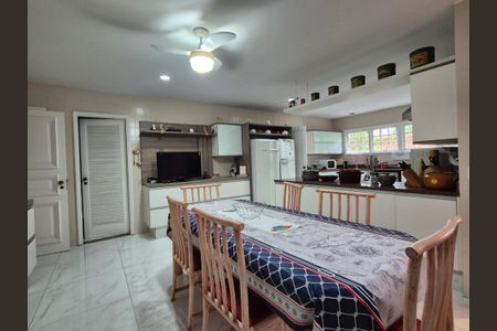 Casa de condomínio para alugar com 1000m², 5 quartos e 4 vagas