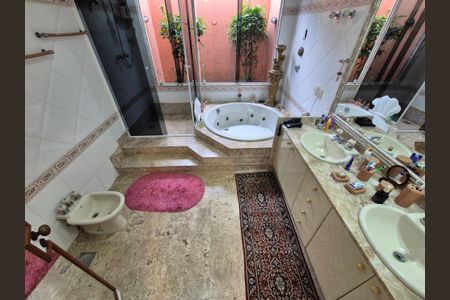 Casa de condomínio para alugar com 1000m², 5 quartos e 4 vagas