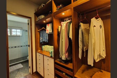 Casa de condomínio para alugar com 1000m², 5 quartos e 4 vagas