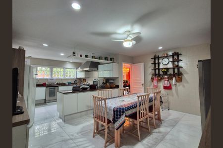 Casa de condomínio para alugar com 1000m², 5 quartos e 4 vagas