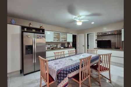 Casa de condomínio para alugar com 1000m², 5 quartos e 4 vagas