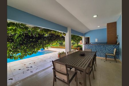 Casa de condomínio para alugar com 1000m², 5 quartos e 4 vagas