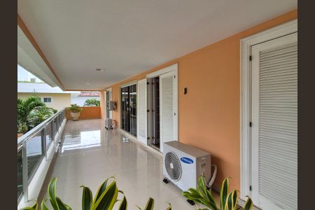 Casa de condomínio para alugar com 1000m², 5 quartos e 4 vagas