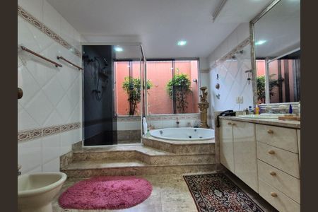 Casa de condomínio para alugar com 1000m², 5 quartos e 4 vagas