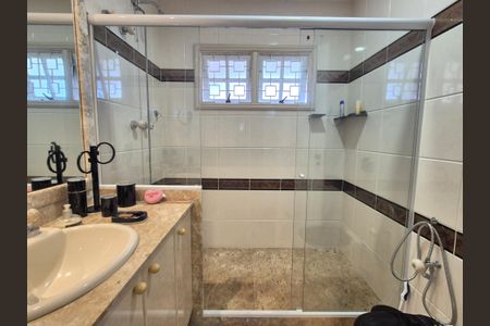 Casa de condomínio para alugar com 1000m², 5 quartos e 4 vagas