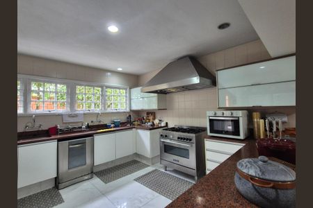 Casa de condomínio para alugar com 1000m², 5 quartos e 4 vagas