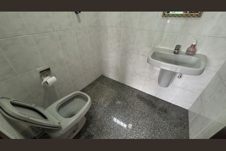 Casa à venda com 430m², 4 quartos e 6 vagasÁrea de Serviço - Banheiro