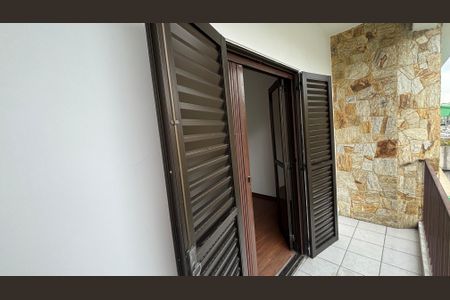 Casa à venda com 430m², 4 quartos e 6 vagasQuarto 2 Varanda