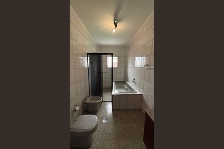 Casa à venda com 430m², 4 quartos e 6 vagasBanheiro da Suíte