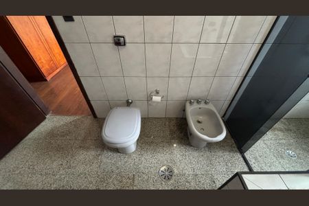 Casa à venda com 430m², 4 quartos e 6 vagasBanheiro da Suíte