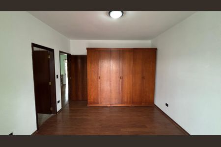Casa à venda com 430m², 4 quartos e 6 vagasSuite