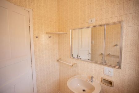 Casa para alugar com 150m², 3 quartos e 1 vaga Casa para alugar com 150m², 3 quartos e 1 vagaBanheiro Social 2