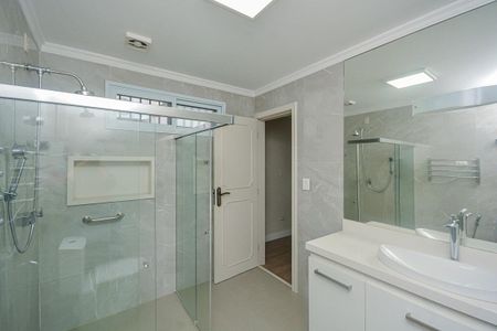 Casa para alugar com 167m², 3 quartos e 2 vagasBanheiro