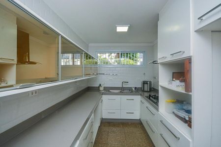 Casa para alugar com 167m², 3 quartos e 2 vagasCozinha 