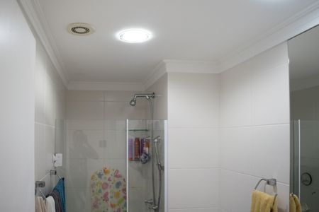 Banheiro  de apartamento à venda com 3 quartos, 68m² em Chácara Seis de Outubro, São Paulo