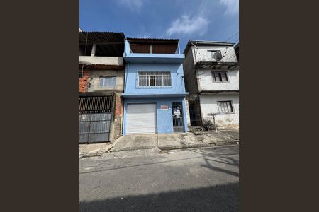 Casa à venda com 225m², 3 quartos e 2 vagas Casa à venda com 225m², 3 quartos e 2 vagasFachada com placa