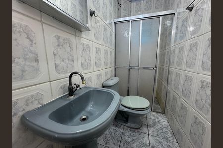 Casa à venda com 225m², 3 quartos e 2 vagas Casa à venda com 225m², 3 quartos e 2 vagasCasa - Banheiro social