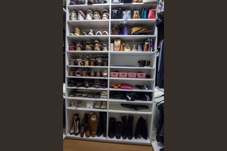 Apartamento à venda com 172m², 4 quartos e 3 vagasCloset da suíte 2