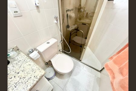 Apartamento à venda com 117m², 4 quartos e 3 vagasBanheiro da Suíte 2