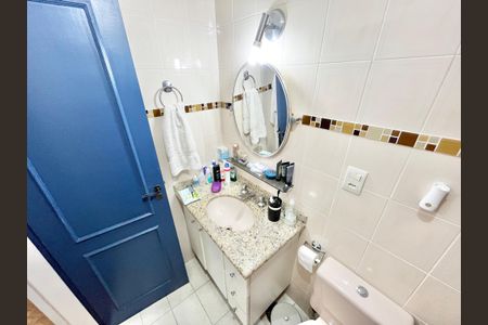 Apartamento à venda com 117m², 4 quartos e 3 vagasBanheiro da Suíte 2