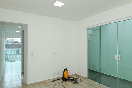 Quarto de casa para alugar com 1 quarto, 10m² em Parque Guarani, São Paulo
