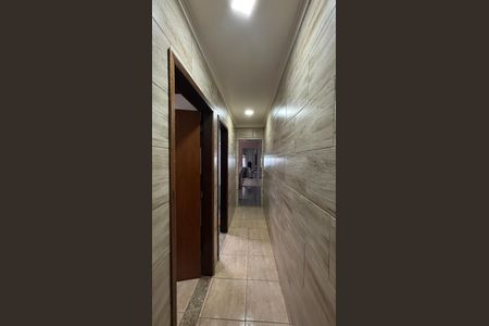 Casa à venda com 100m², 2 quartos e 2 vagasCorredor