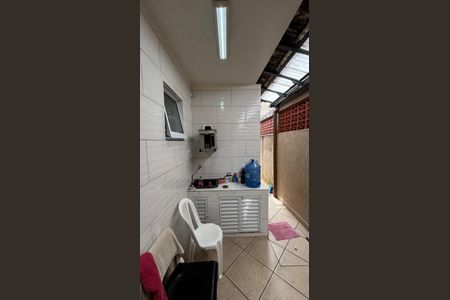 Casa à venda com 100m², 2 quartos e 2 vagasQuintal