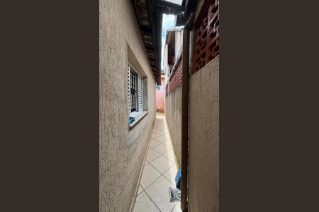 Casa à venda com 100m², 2 quartos e 2 vagasCorredor