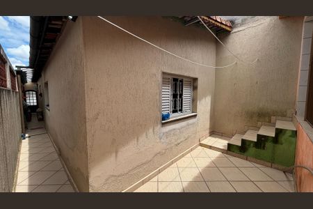 Casa à venda com 100m², 2 quartos e 2 vagasQuintal