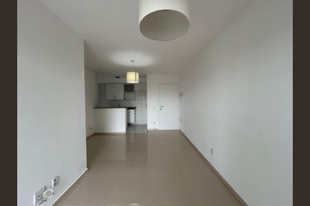 Apartamento para alugar com 74m², 3 quartos e 1 vagaSala