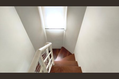 Apartamento à venda com 84m², 2 quartos e 2 vagasEscada