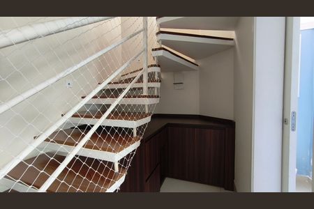 Apartamento à venda com 84m², 2 quartos e 2 vagasEscada