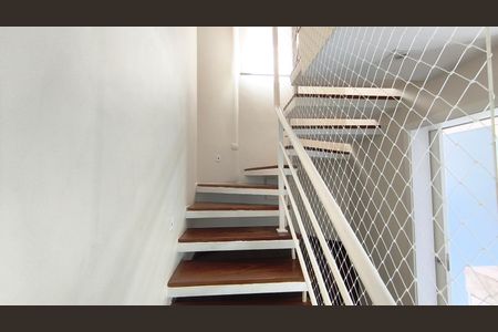 Apartamento à venda com 84m², 2 quartos e 2 vagasEscada