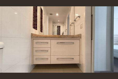 Apartamento à venda com 84m², 2 quartos e 2 vagasBanheiro da Suíte 1