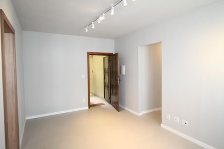 Sala de apartamento à venda com 2 quartos, 58m² em Vila Ipiranga, Porto Alegre