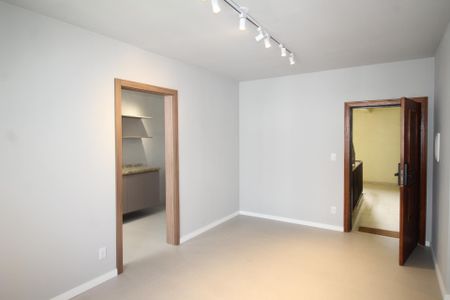 Sala de apartamento à venda com 2 quartos, 58m² em Vila Ipiranga, Porto Alegre