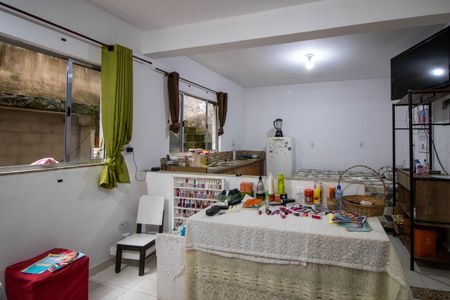 Sala/Quarto de casa para alugar com 1 quarto, 30m² em Jardim Sao Salvador, Taboão da Serra
