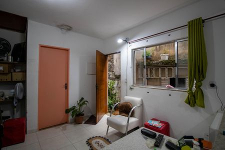 Sala de casa para alugar com 1 quarto, 30m² em Jardim Sao Salvador, Taboão da Serra