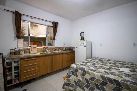 Quarto/Cozinha de casa para alugar com 1 quarto, 30m² em Jardim Sao Salvador, Taboão da Serra