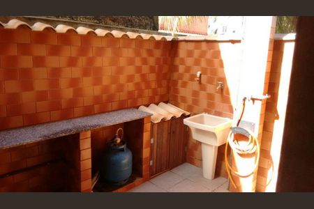 Casa para alugar com 75m², 2 quartos e 1 vagaÁrea de serviço