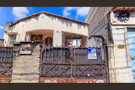 Casa para alugar com 80m², 3 quartos e 1 vaga Casa para alugar com 80m², 3 quartos e 1 vagaFachada casa com placa