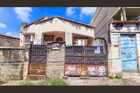 Casa para alugar com 80m², 3 quartos e 1 vaga Casa para alugar com 80m², 3 quartos e 1 vagaFachada casa com placa