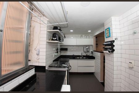 Apartamento à venda com 60m², 3 quartos e 1 vagaÁrea de serviço