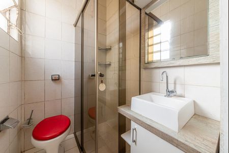 Banheiro  de apartamento à venda com 2 quartos, 60m² em Petrópolis, Porto Alegre