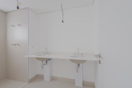 Apartamento à venda com 195m², 4 quartos e 3 vagasBanheiro da Suíte 2